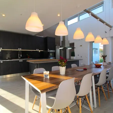 5 Bedrooms With Shared Pool Jacuzzi And Terrace At Setubal Вилла